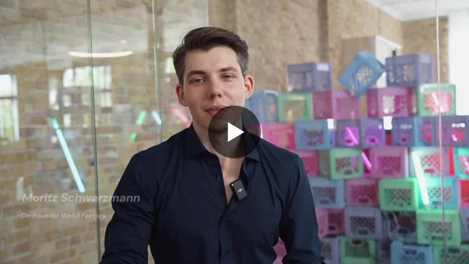 Moritz Schwarzmann speaking in the Web3 Factory introduction video